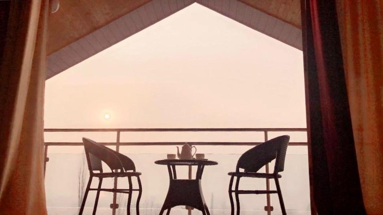 Sahil Lake View Srīnagar Extérieur photo