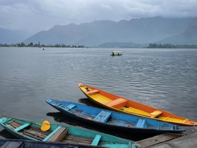 Sahil Lake View Srīnagar Extérieur photo