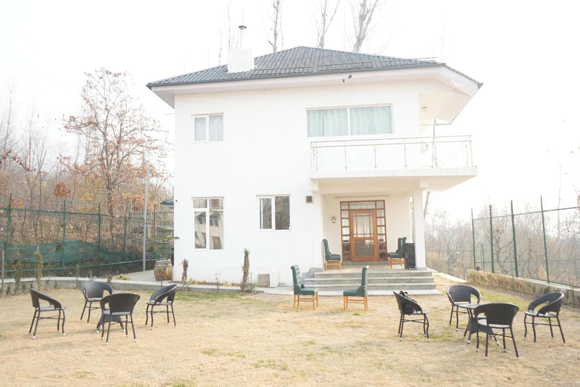 Sahil Lake View Srīnagar Extérieur photo