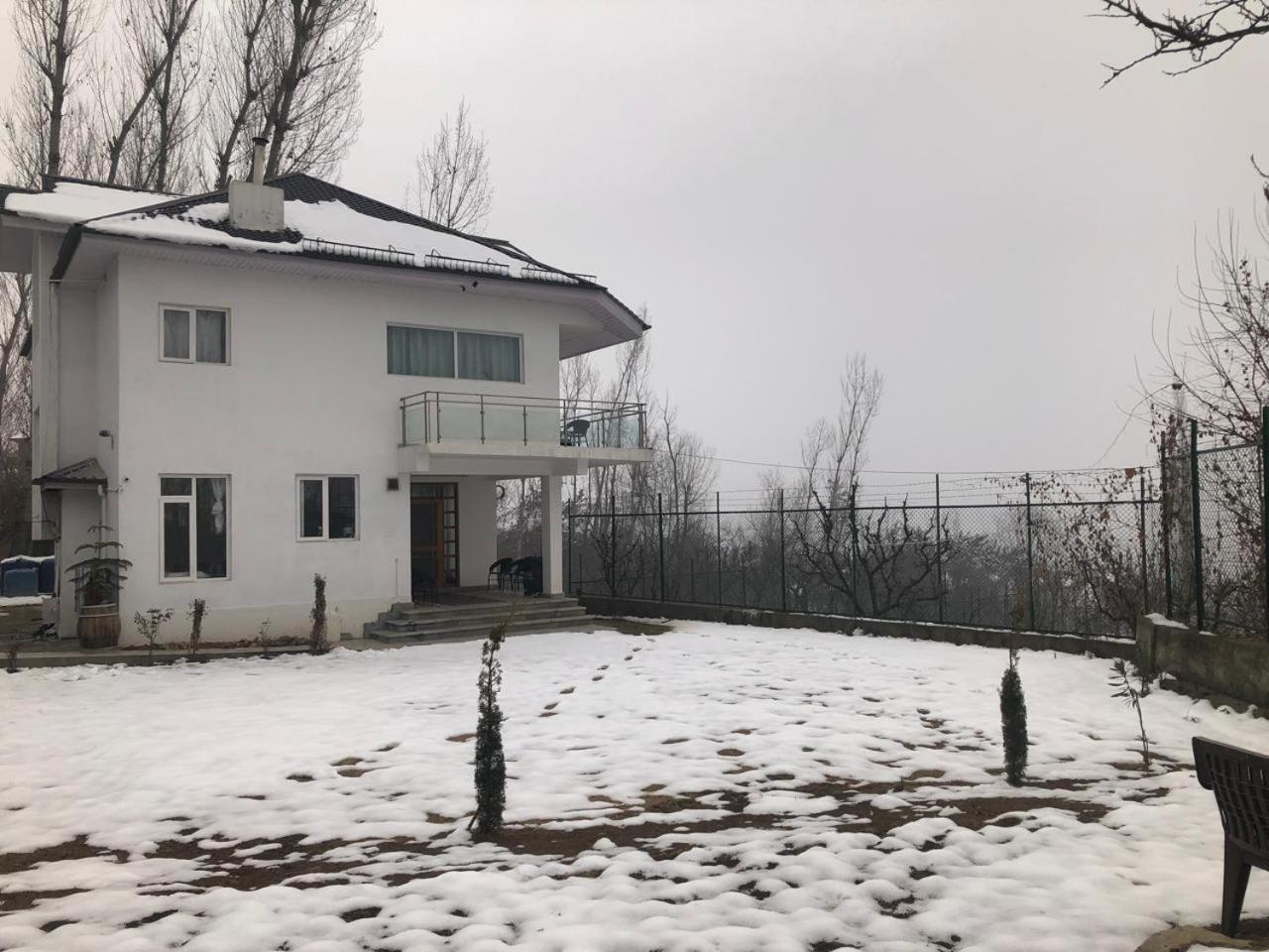 Sahil Lake View Srīnagar Extérieur photo
