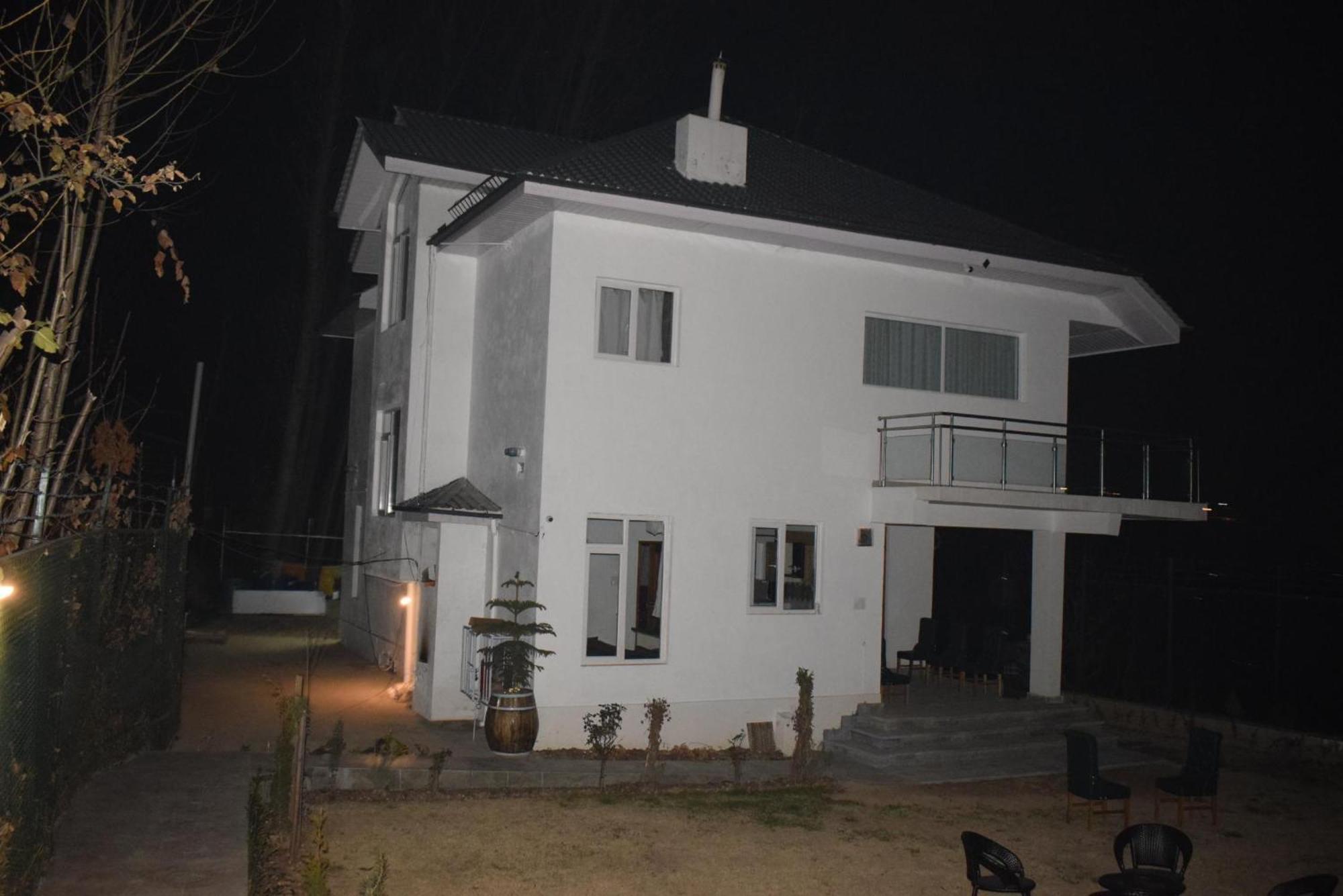 Sahil Lake View Srīnagar Extérieur photo