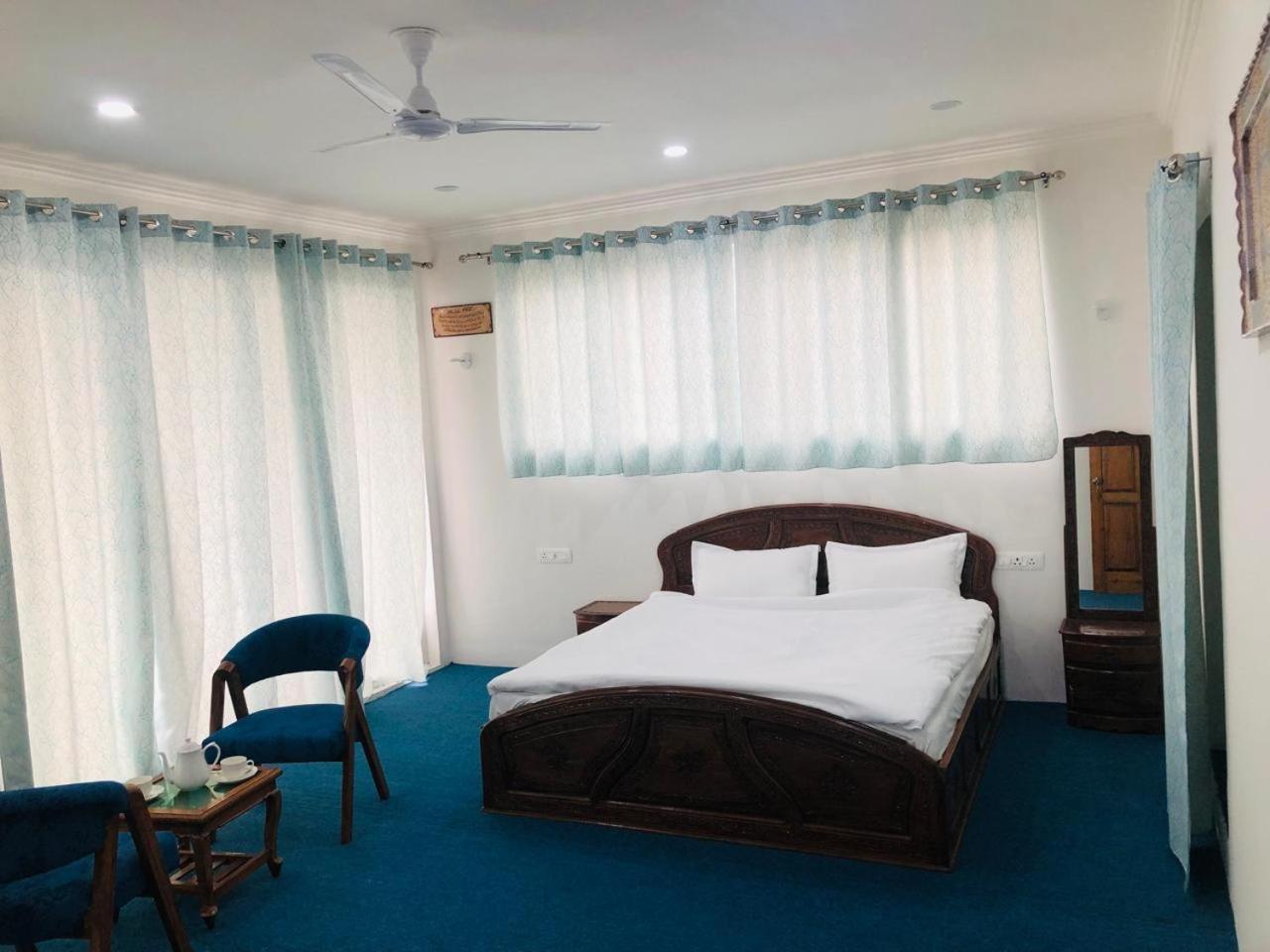 Sahil Lake View Srīnagar Extérieur photo